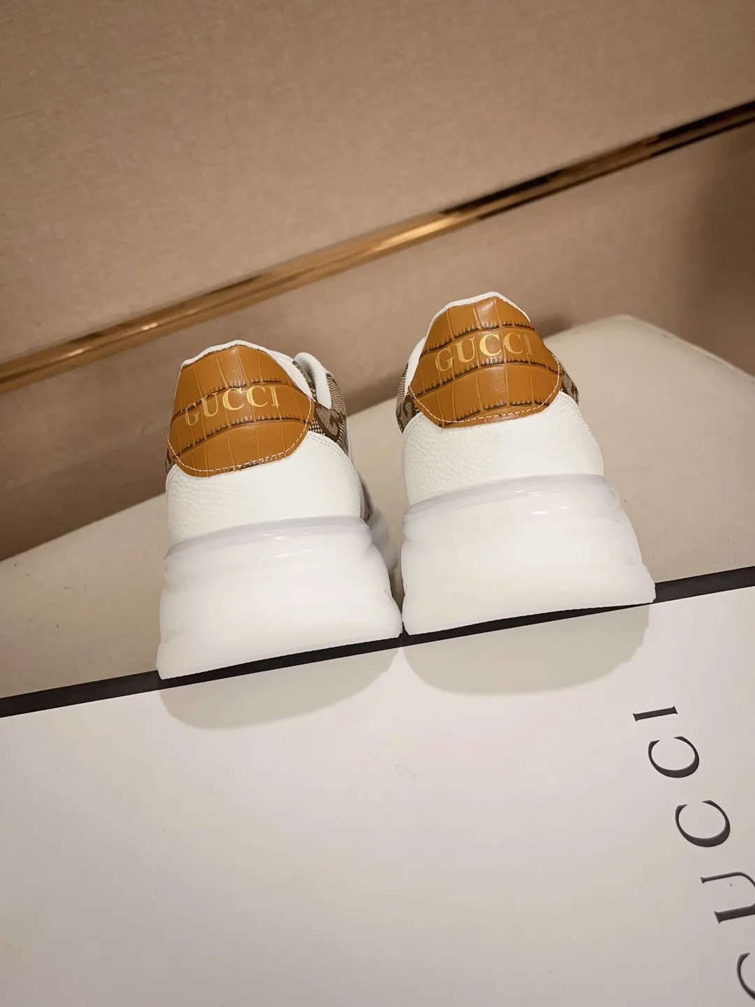 Men's men's shoes💰 462💰🇮🇹🇮🇹GUCCI🔍🔍new models are on sale at the same time at the counter. The uppers🇮🇹 are made of top-grain cowhide imported from Italy. Fully imported genuine leather lining 💪💪, completely 1⃣️ to 1⃣️ replica 🇮🇹💪💪, ⚠ sole: original sole provided by the original factory, exclusive movable molded sole super comfortable, ⚠ original factory follow-up, 🔍🔍 high quality, you can go in and out of the counter at will, welcome to compare⚠. Code number:38-44